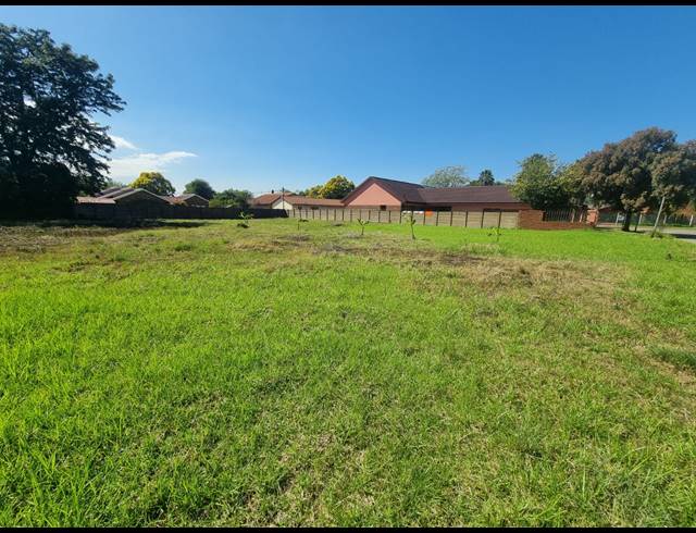 1,060M² VACANT LAND FOR SALE IN FALCON RIDGE